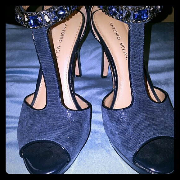 Shoes - Picture 1 of 3